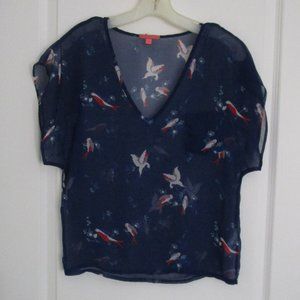 sheer printed V-neck t-shirt blouse